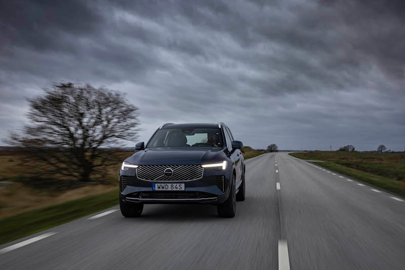 2025 Volvo XC90 B5 przód