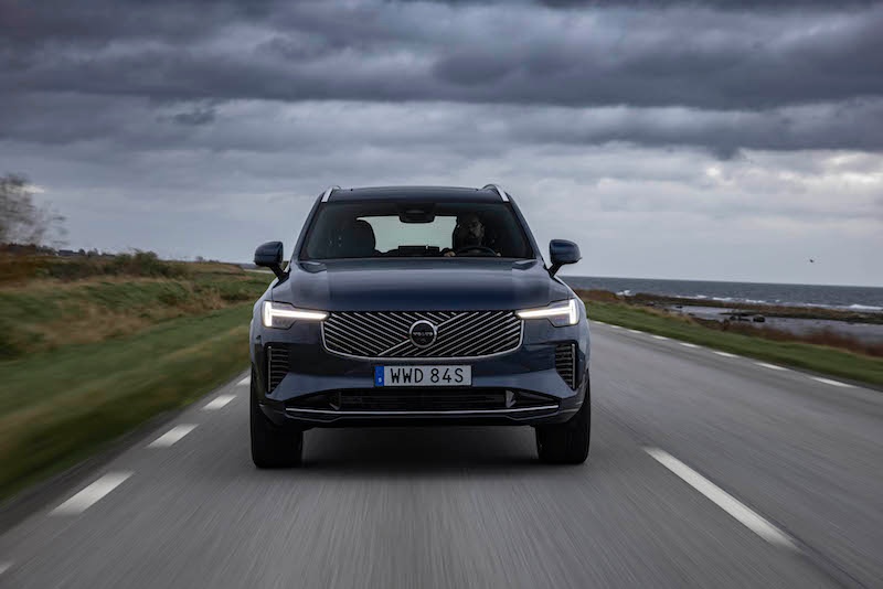 2025 Volvo XC90 B5 przód