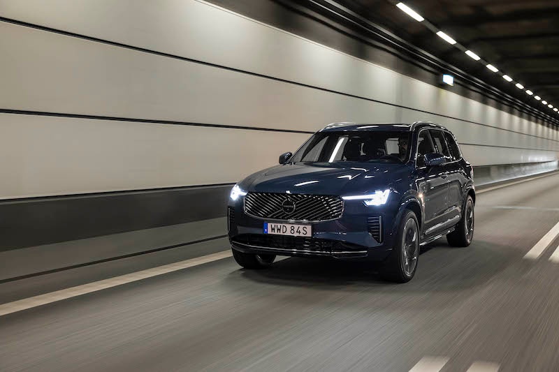 2025 Volvo XC90 B5 przód