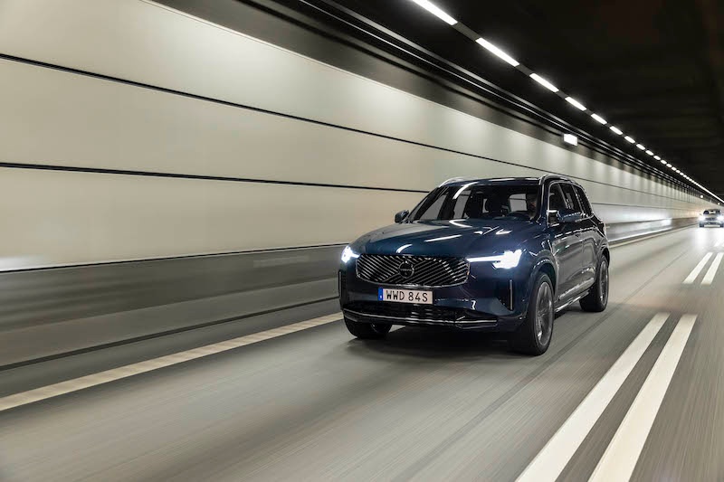 2025 Volvo XC90 B5 przód