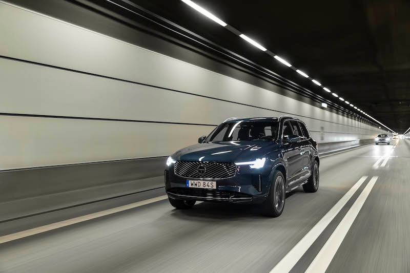 2025 Volvo XC90 B5 przód