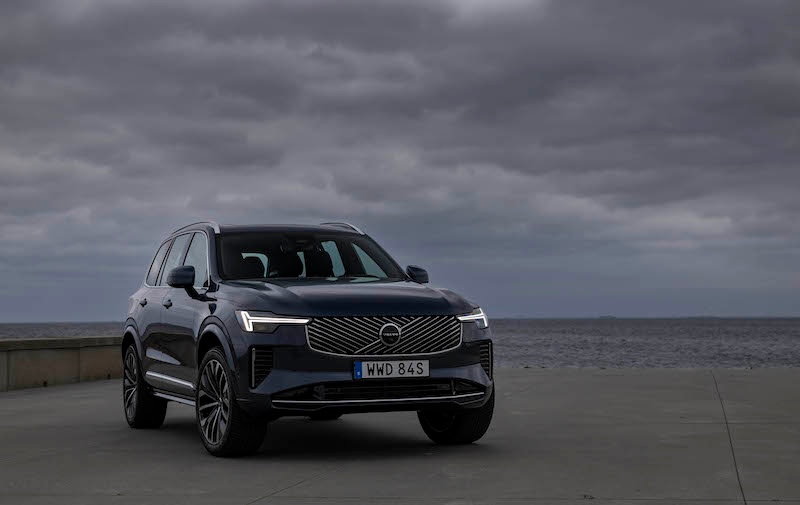 2025 Volvo XC90 B5 przód