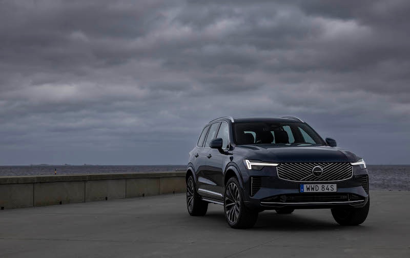 2025 Volvo XC90 B5 przód