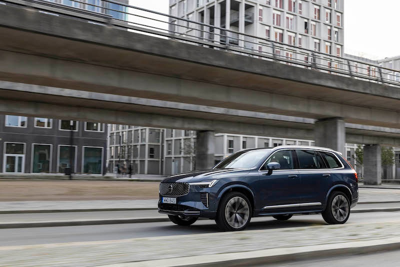 2025 Volvo XC90 B5 bok