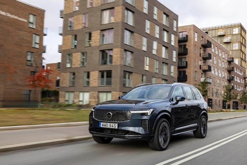 2025 Volvo XC90 B5 przód