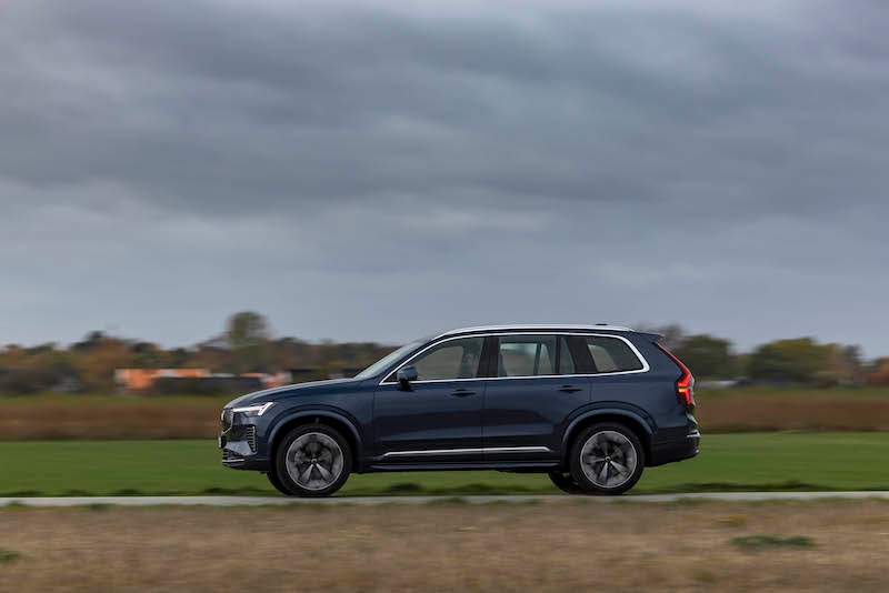 2025 Volvo XC90 B5 bok