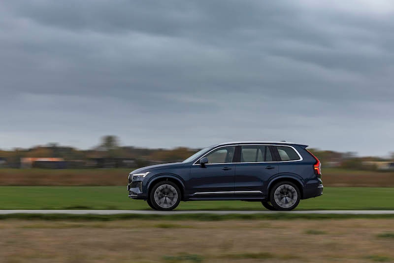 2025 Volvo XC90 B5 bok