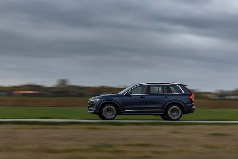 2025 Volvo XC90 B5 bok