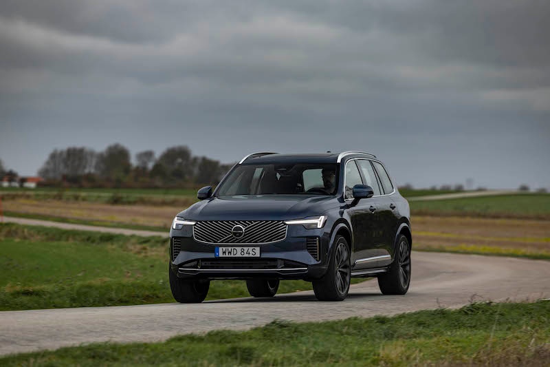 2025 Volvo XC90 B5 przód