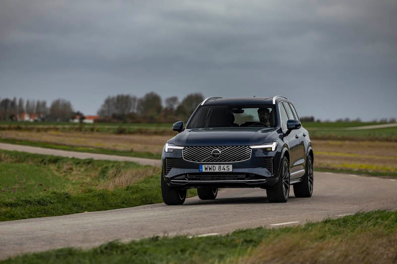 2025 Volvo XC90 B5 przód
