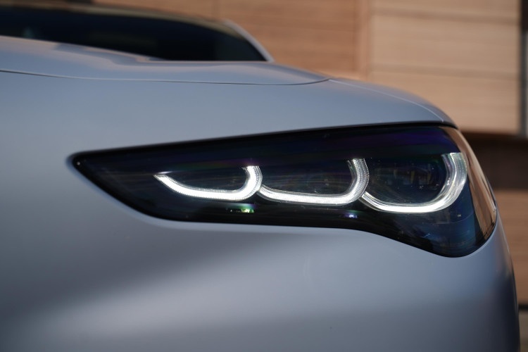 Alfa Romeo Stelvio reflektor