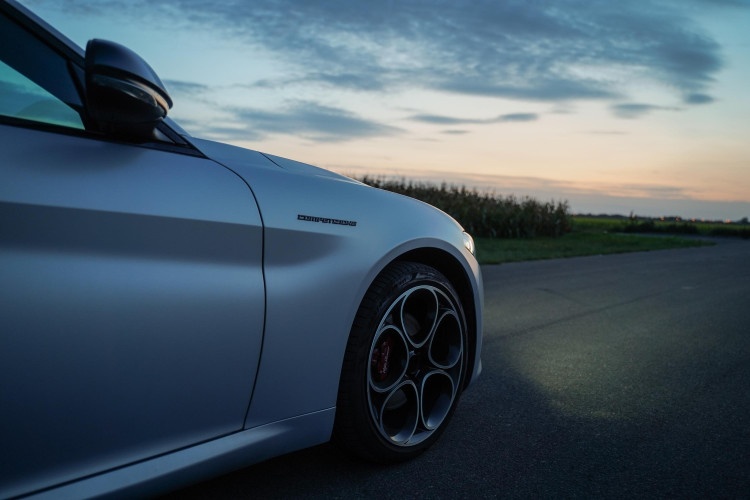 Alfa Romeo Giulia 2.0 T bok felga detal