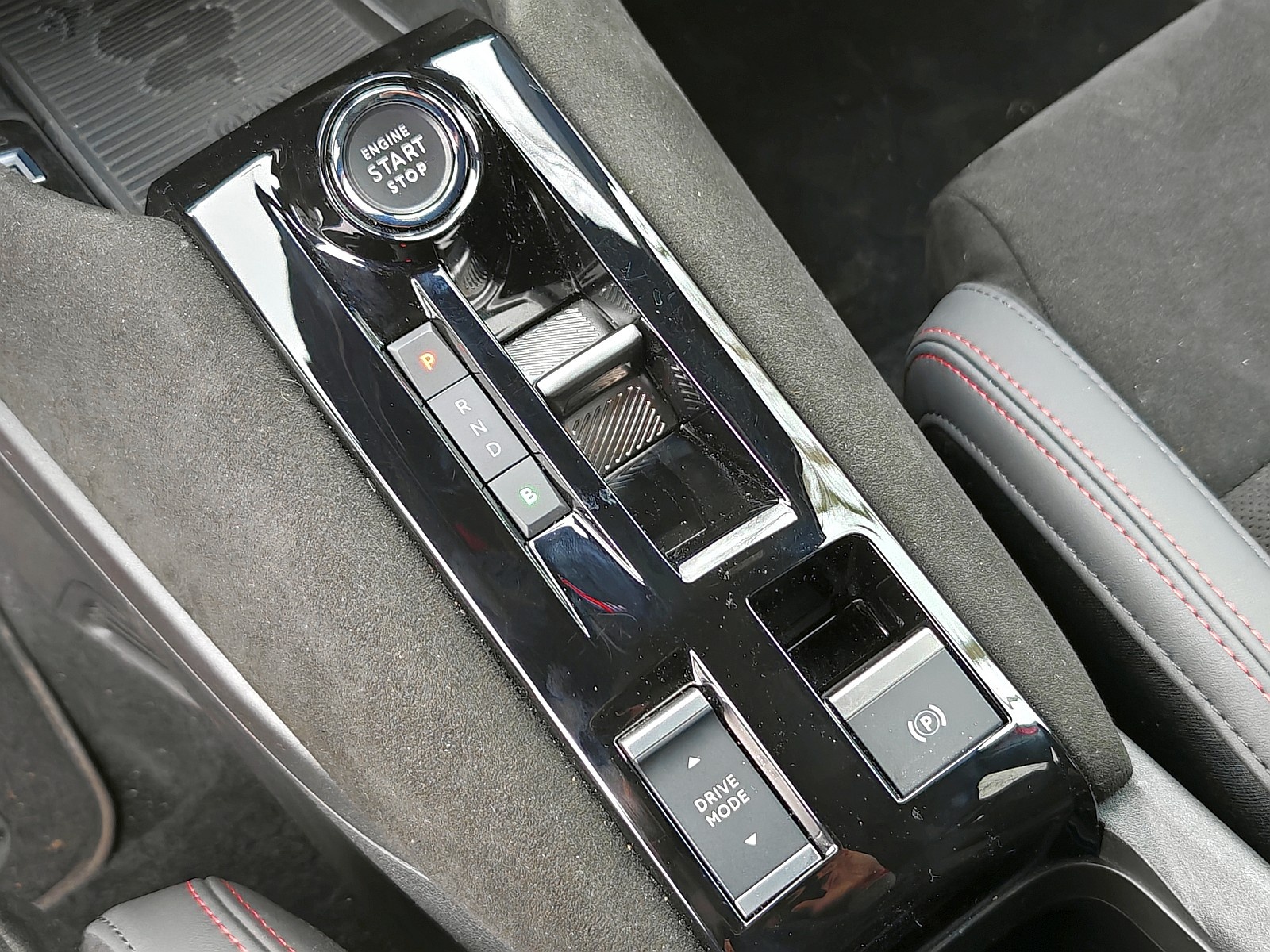 2025 Alfa Romeo Junior Elettrica - konsola