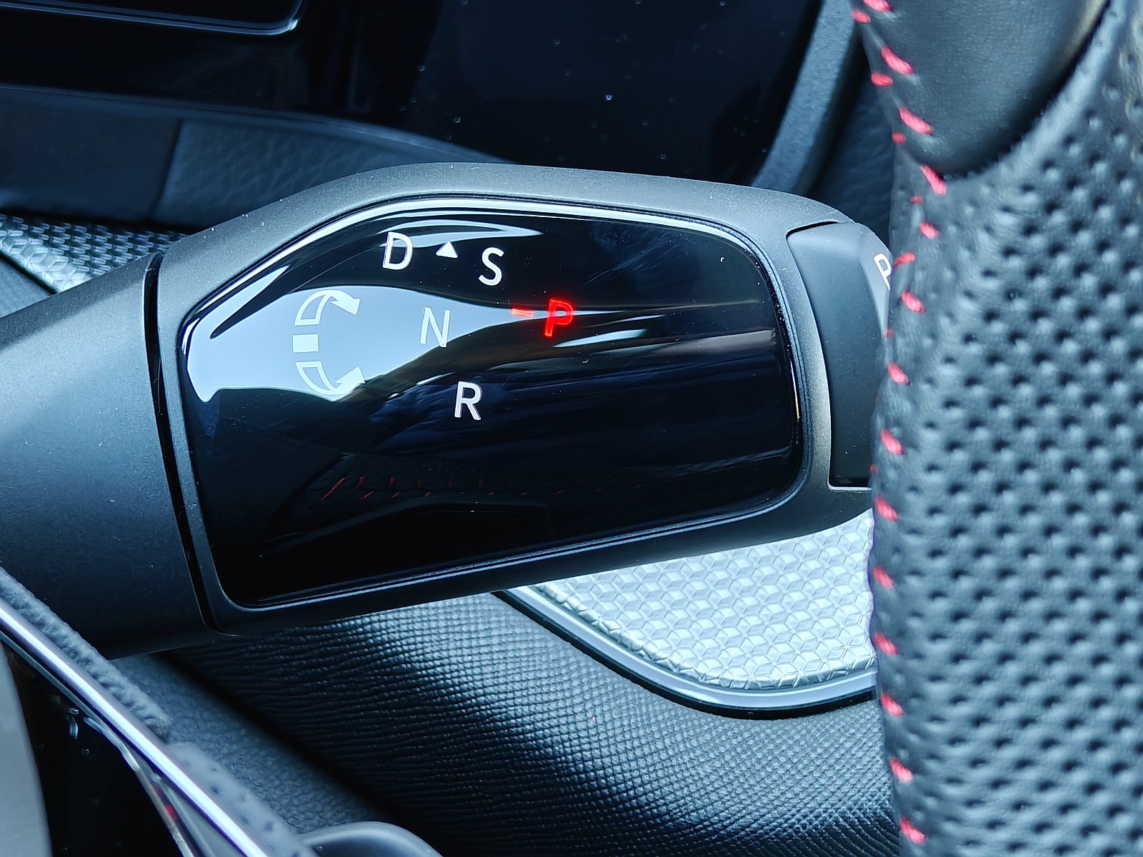 2025 Skoda Kodiaq RS - dźwignia