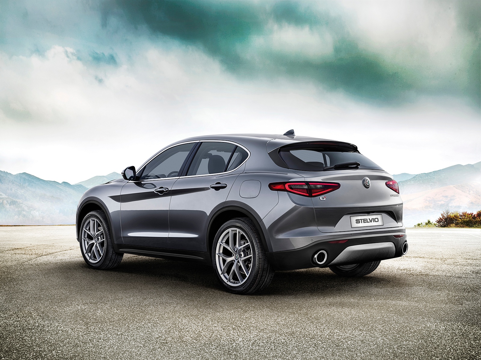 Alfa Romeo Stelvio tył przed fl
