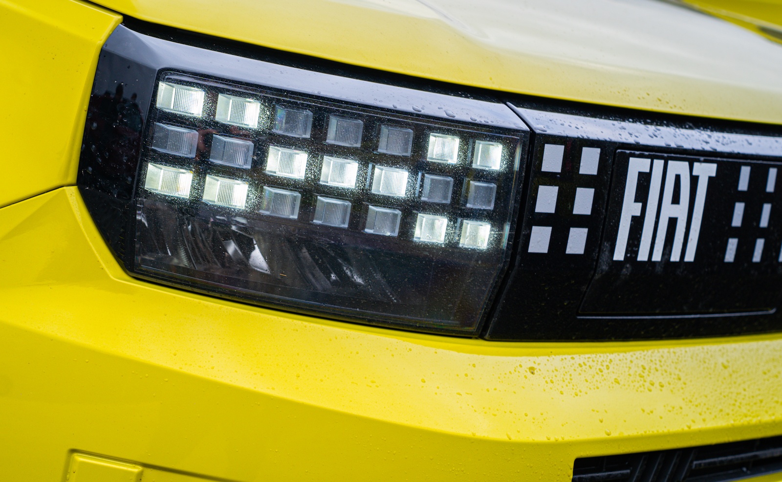 Fiat Grande Panda reflektor