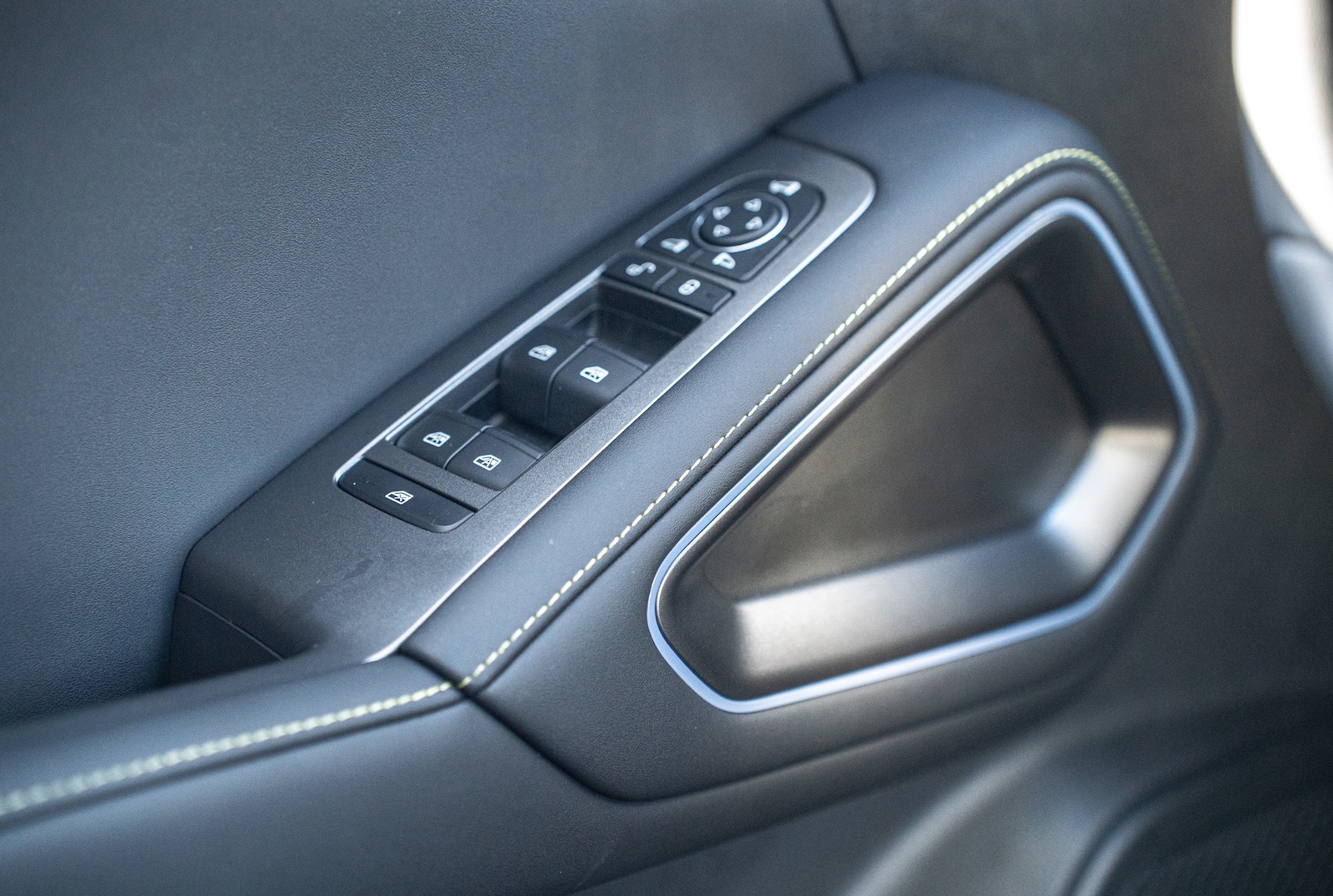 BYD Atto 2 sterowanie szyb