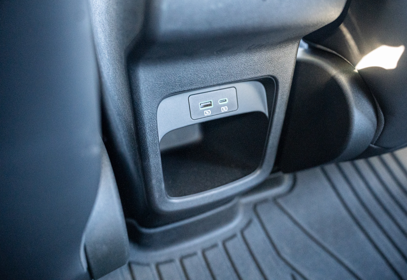 BYD Atto 2 gniazda USB