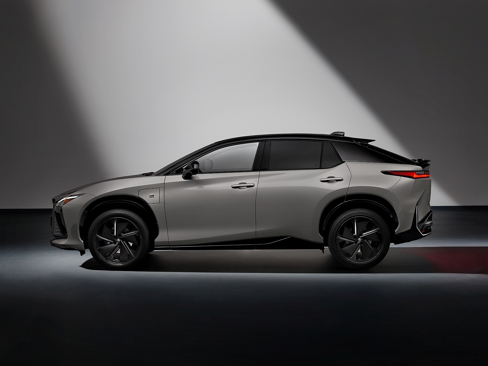 2025 Lexus RZ - bok