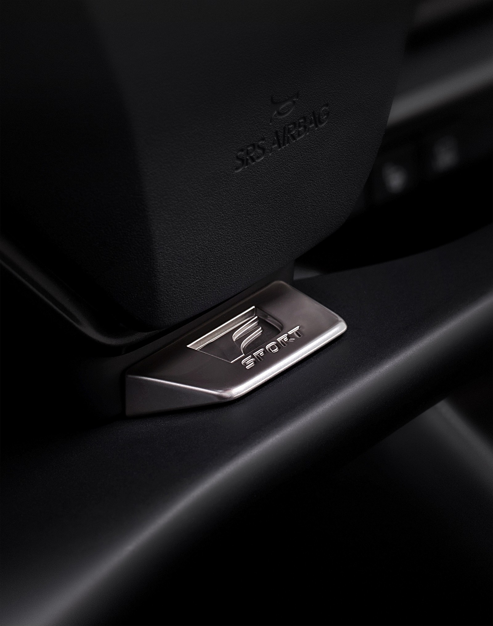 2025 Lexus RZ - przycisk