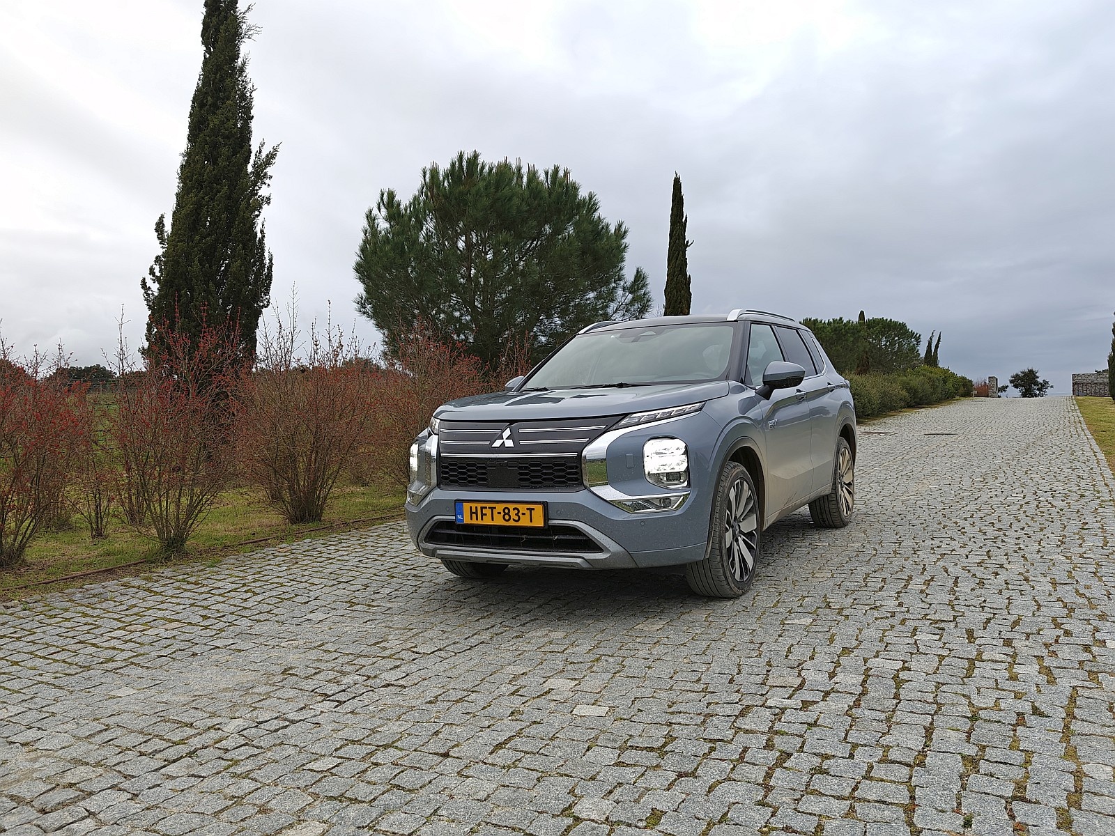 2025 Mitusbishi Outlander PHEV - przód