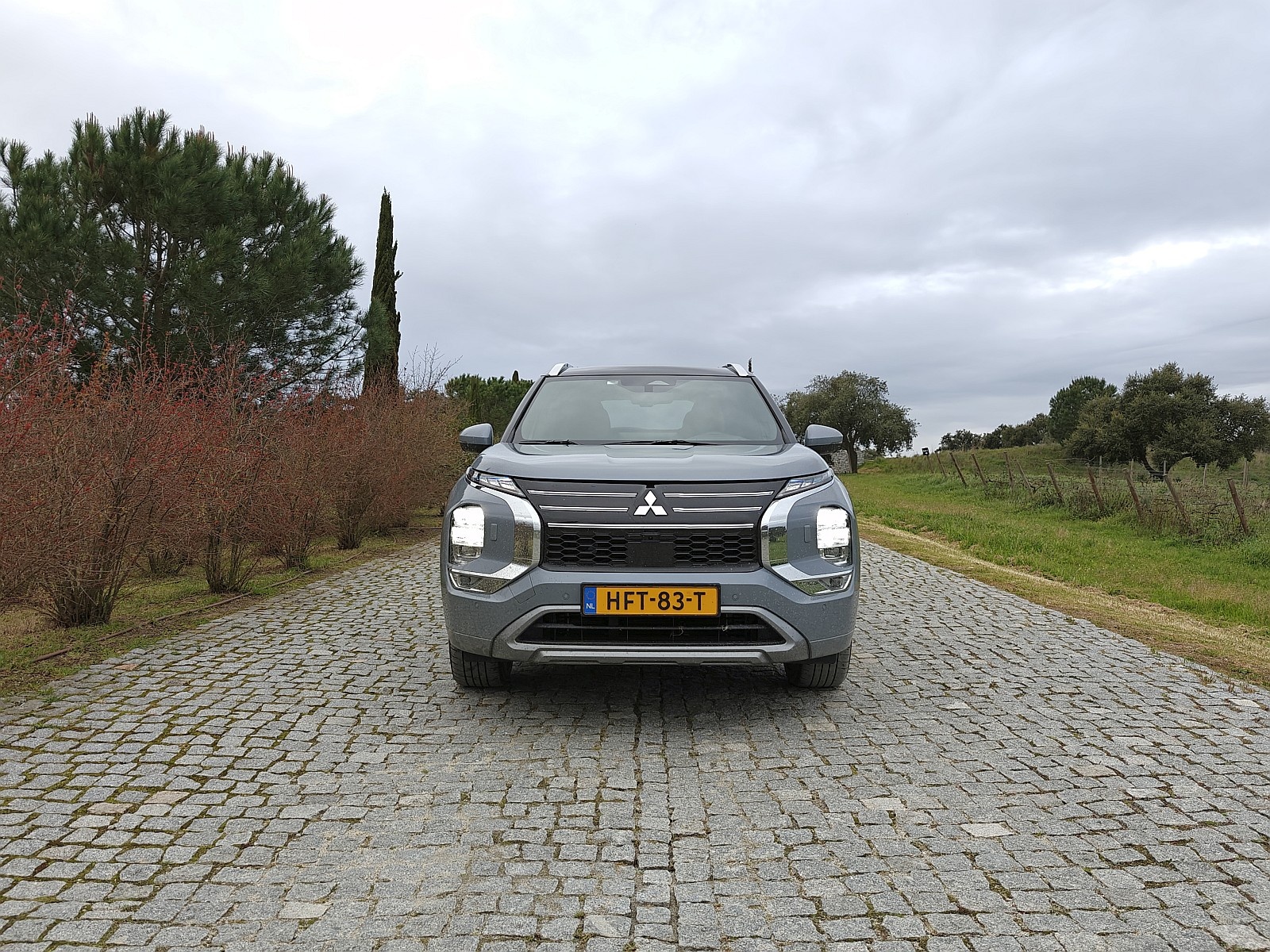 2025 Mitusbishi Outlander PHEV - przód