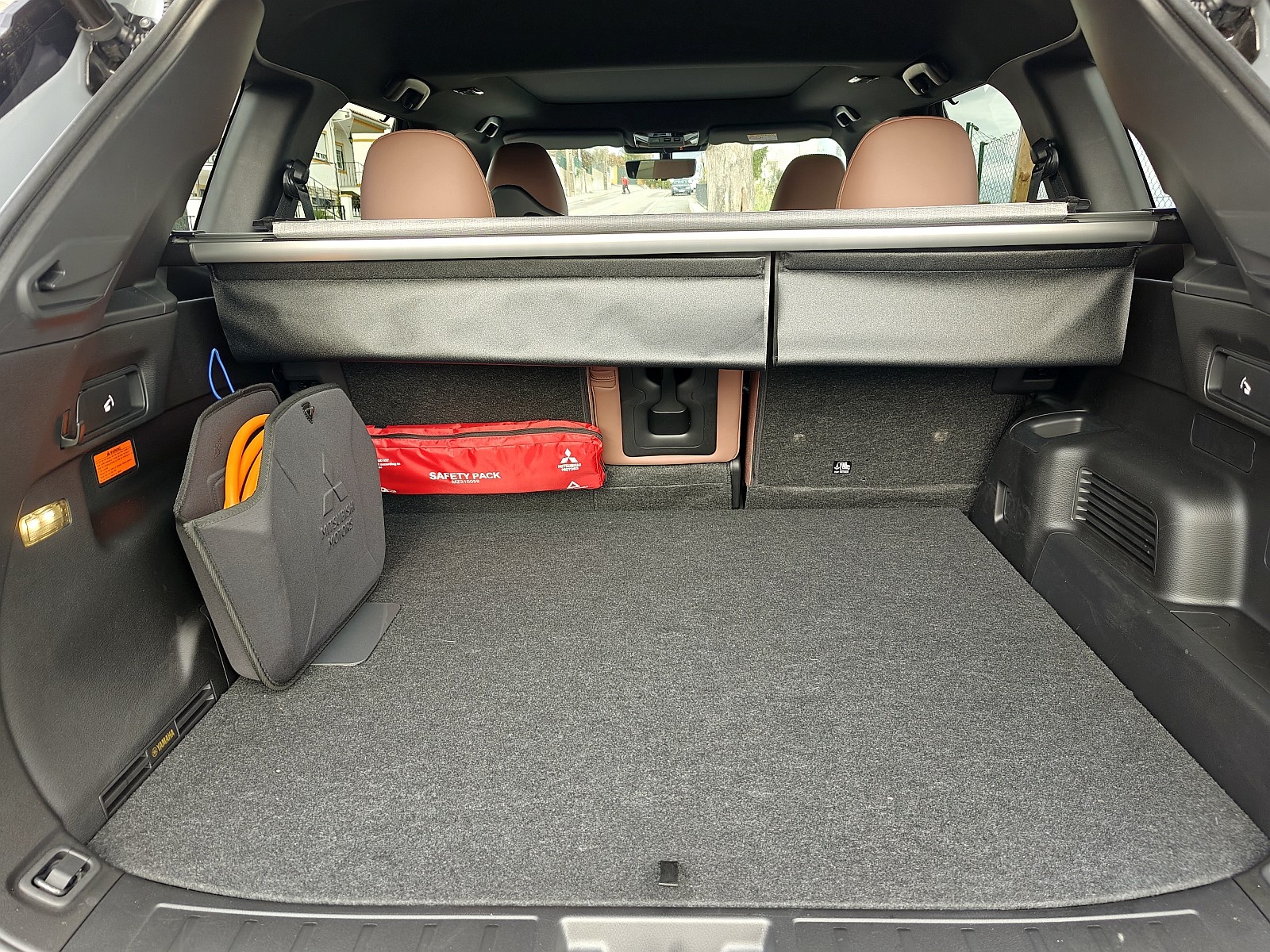 2025 Mitusbishi Outlander PHEV - bagażnik