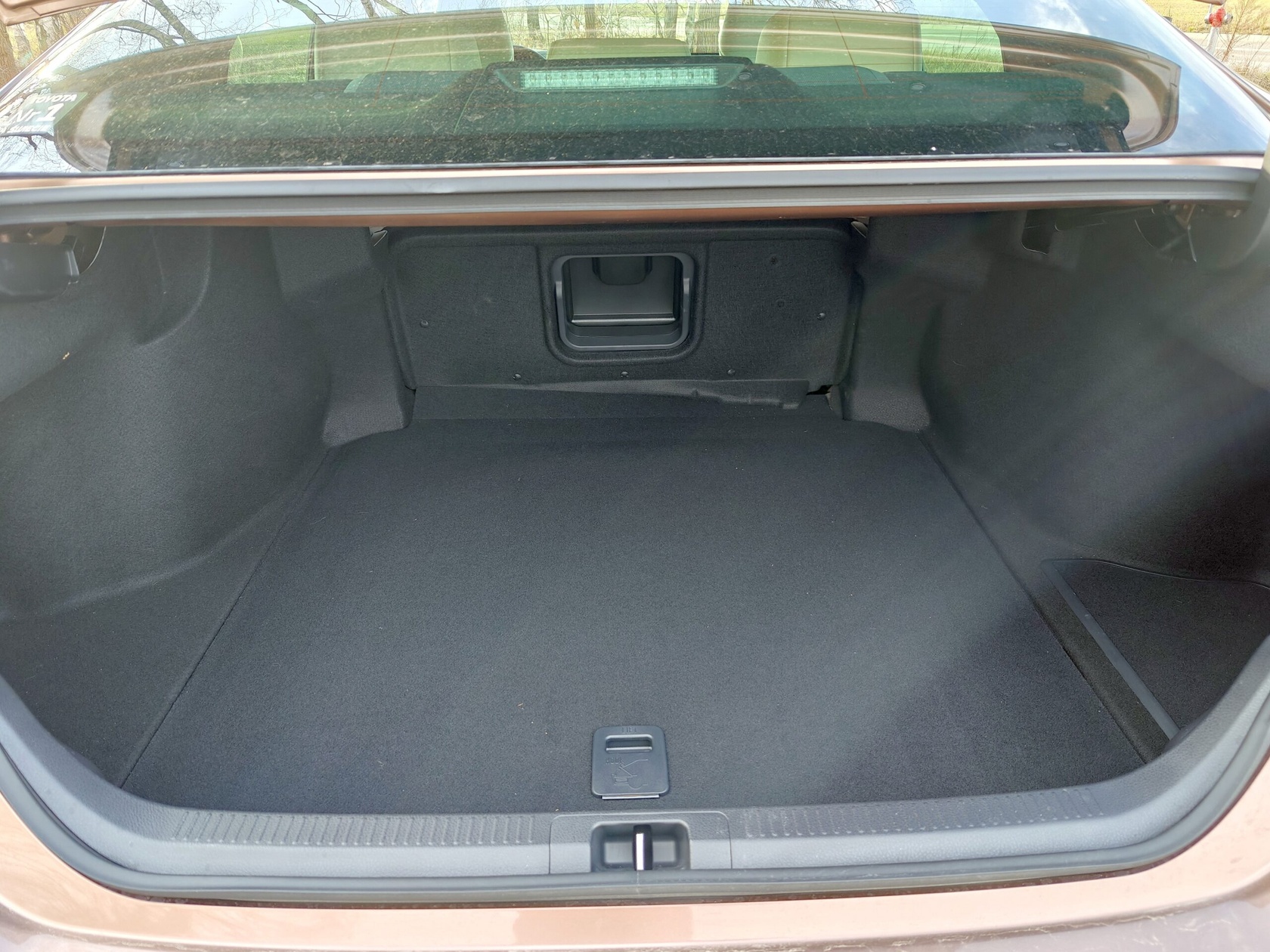2025 Toyota Camry Hybrid - bagażnik