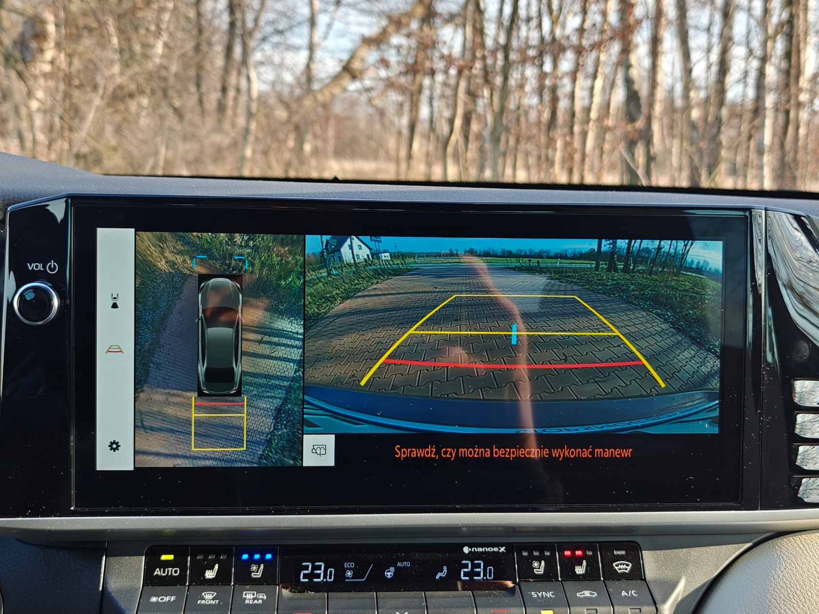 2025 Toyota Camry Hybrid - ekran
