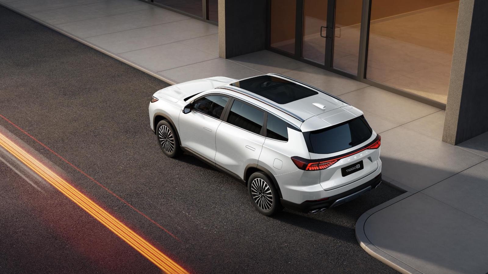 Chery Tiggo 8 tył bok