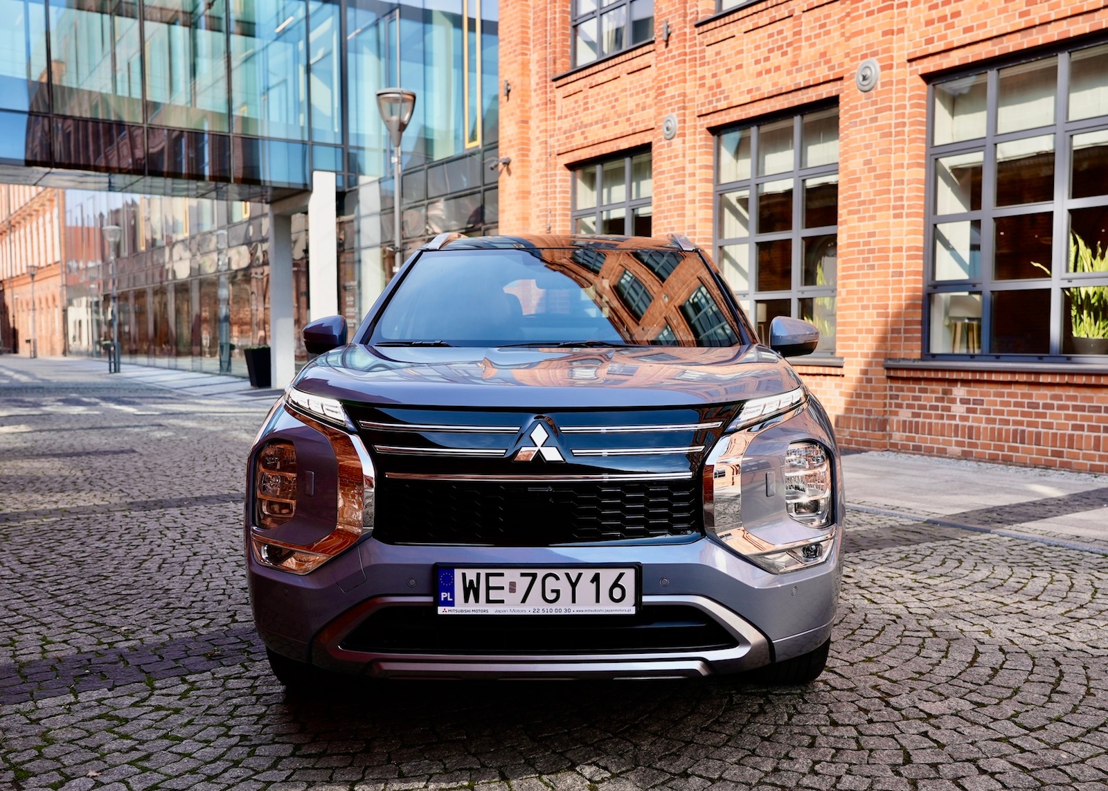 Mitsubishi Outlander PHEV 2025 przód