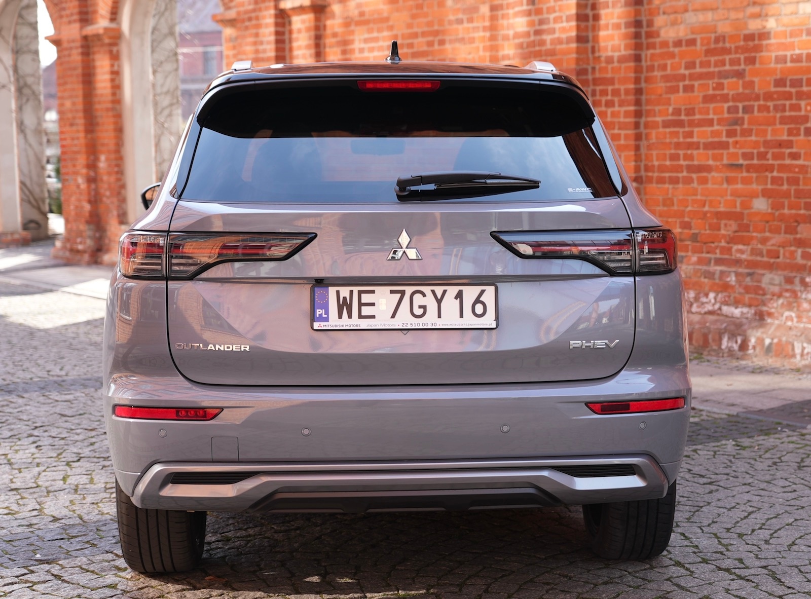Mitsubishi Outlander PHEV 2025 tył