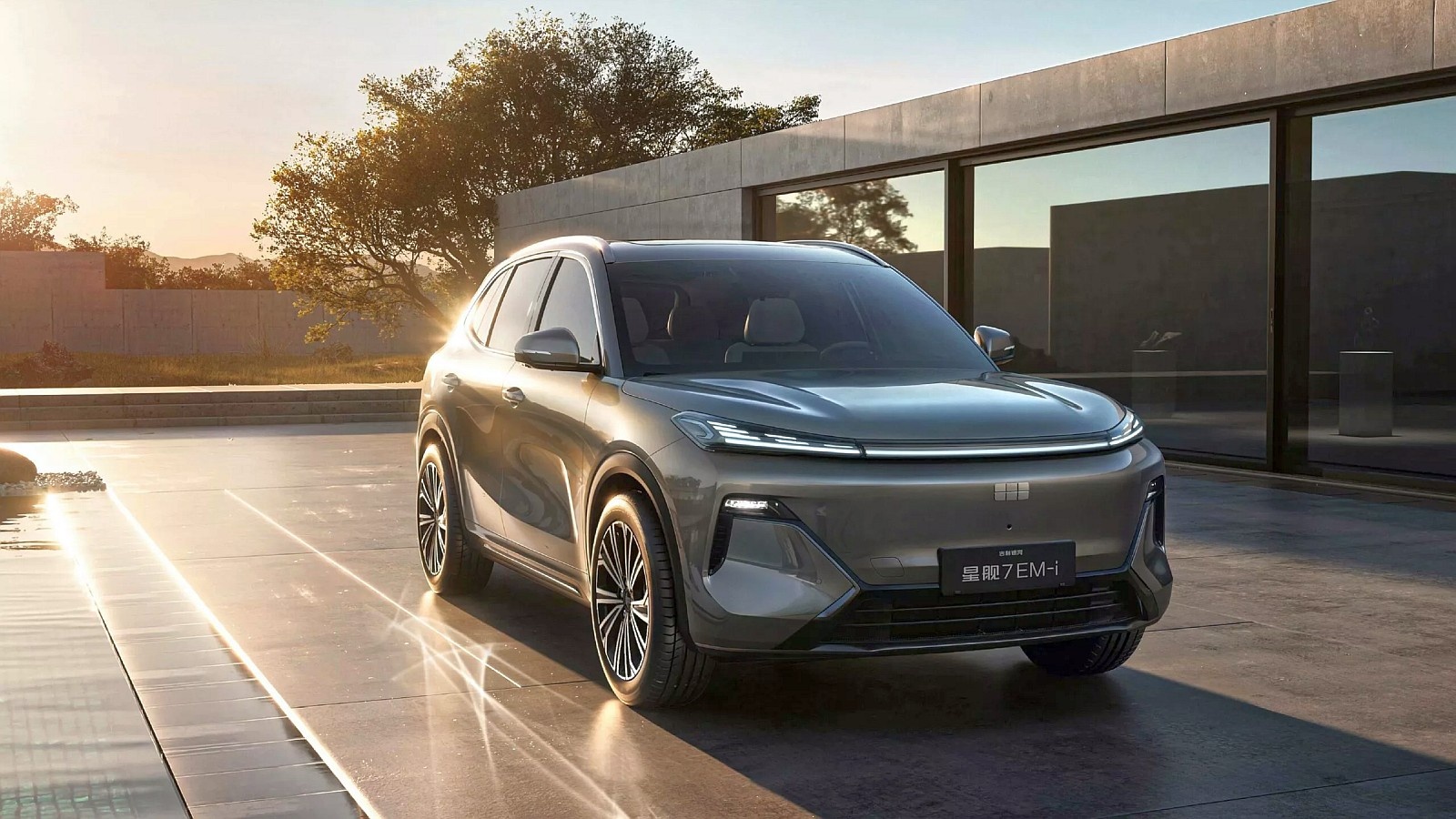 Geely Starship 7 DM-i PHEV - spalinowe auta z Chin