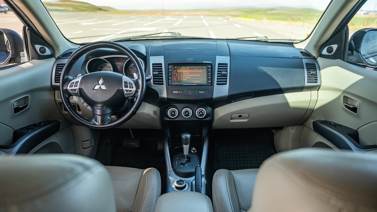 Mitsubishi Outlander II wnętre
