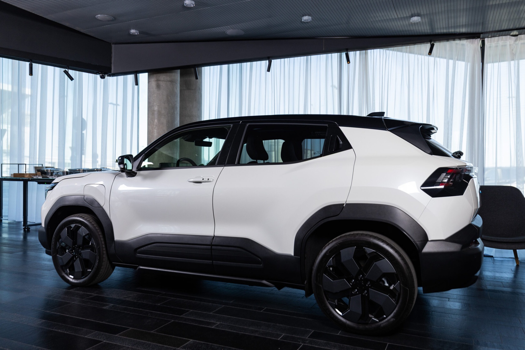 Suzuki e Vitara bok