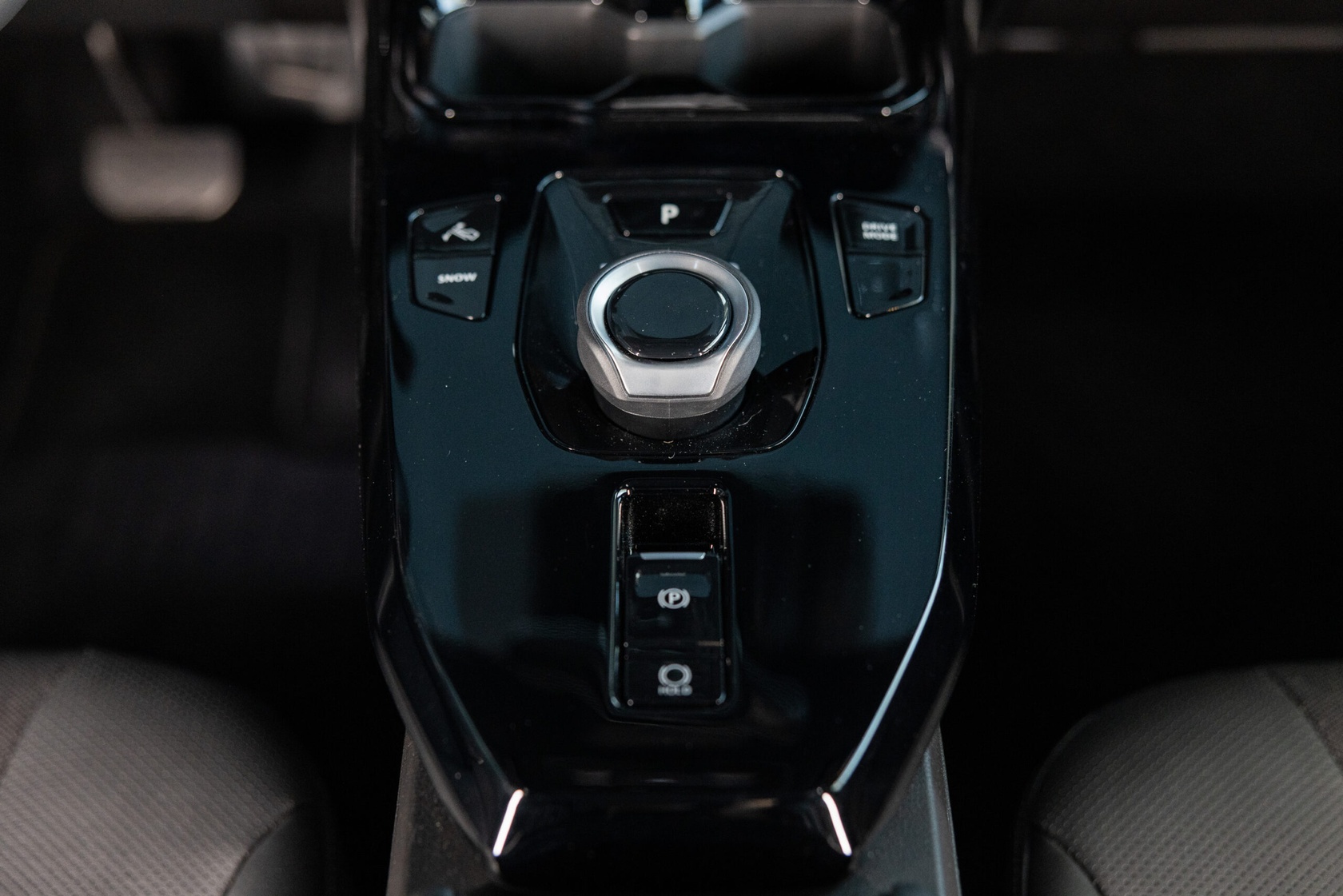 Suzuki e Vitara wnętrze detal