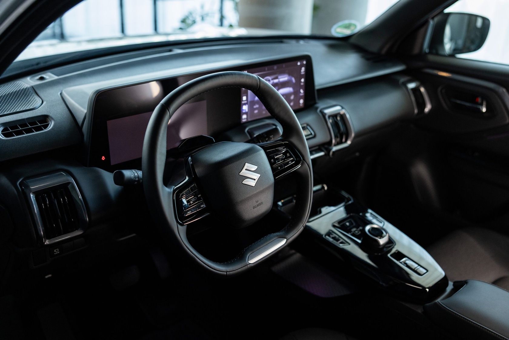 Suzuki e Vitara wnętrze