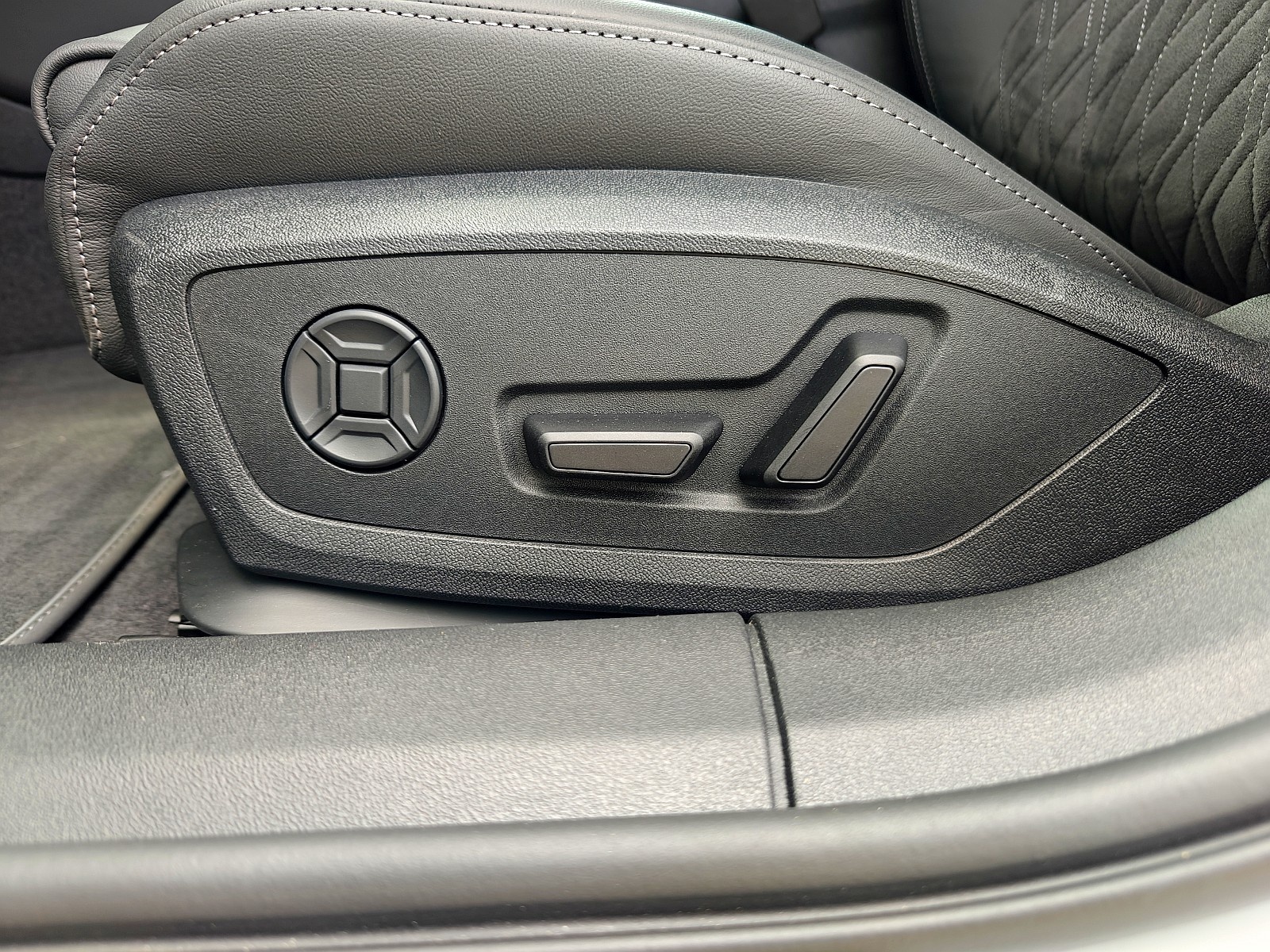 Audi A5 PHEV 2025