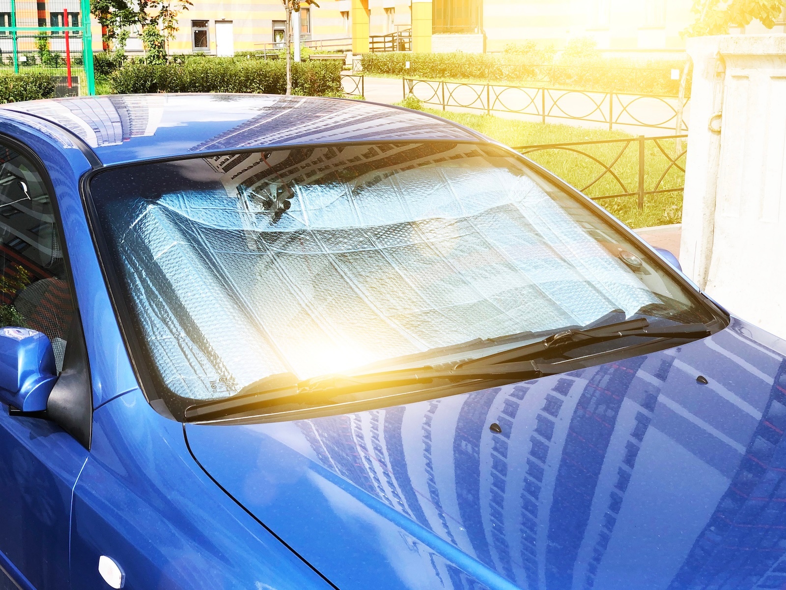 słońce upał auto zaparkowane osłona na szybie