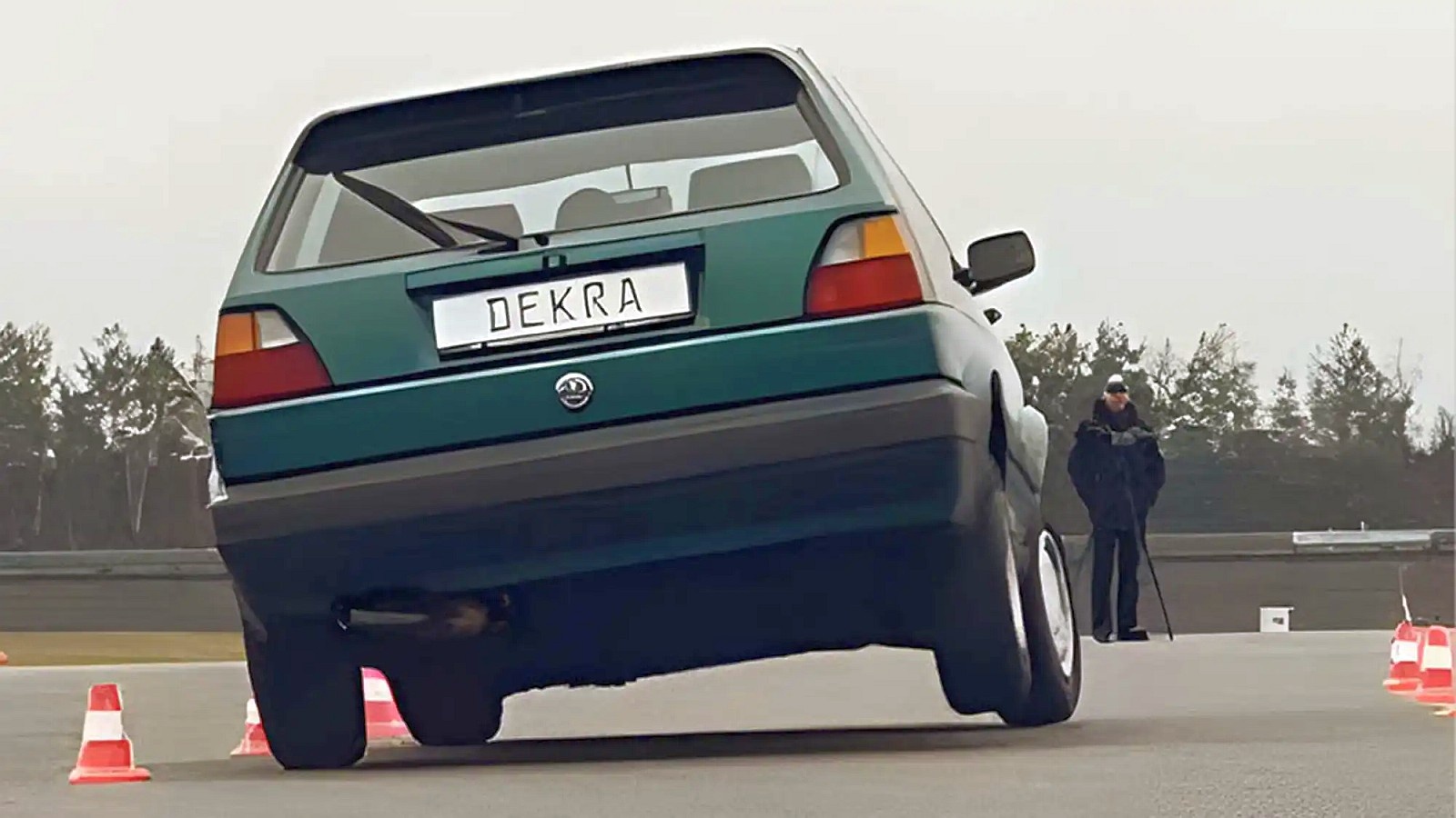 Volkswagen Golf II - slalom