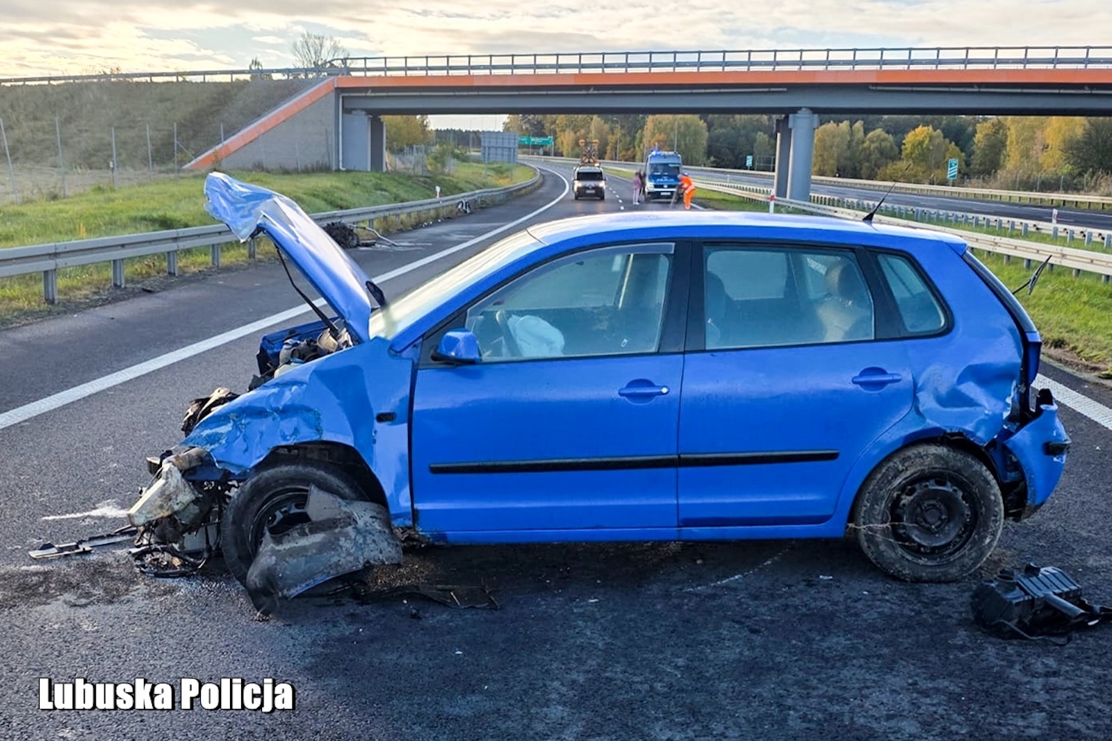 rozbite auto droga szybkiego ruchu