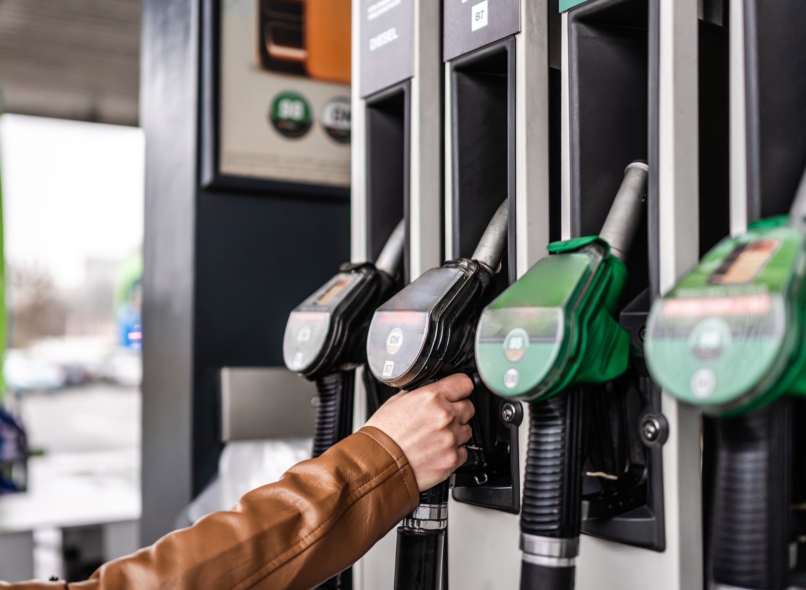 pistolet stacja wybór paliwa premium zwykłe