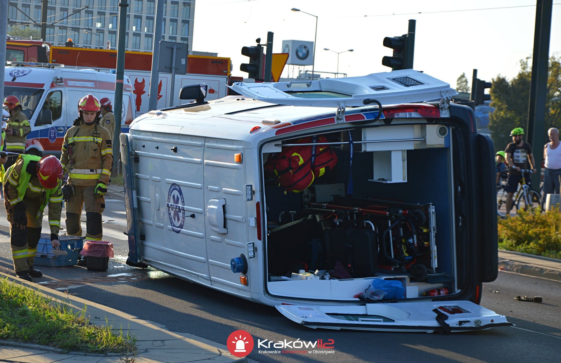 Niebezpiecznie wyglądające zderzenie w Krakowie. Fot. Kraków112 - Krakowskie Ratownictwo w Obiektywie/Facebook