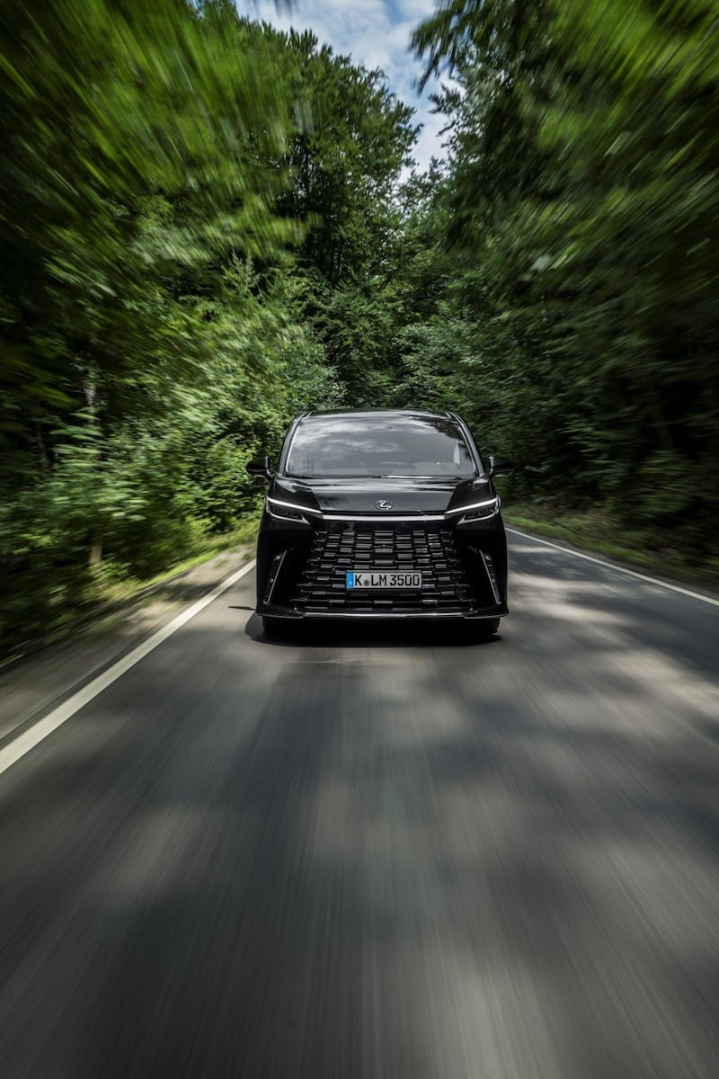 Lexus LM