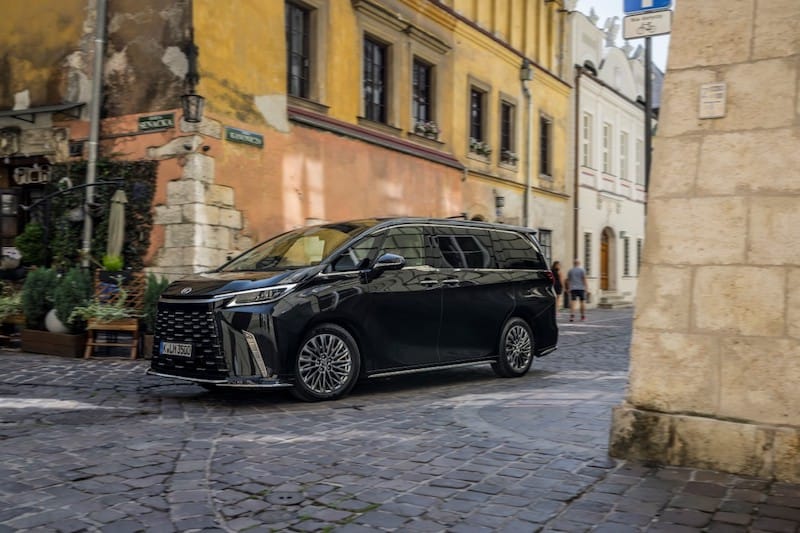 Lexus LM