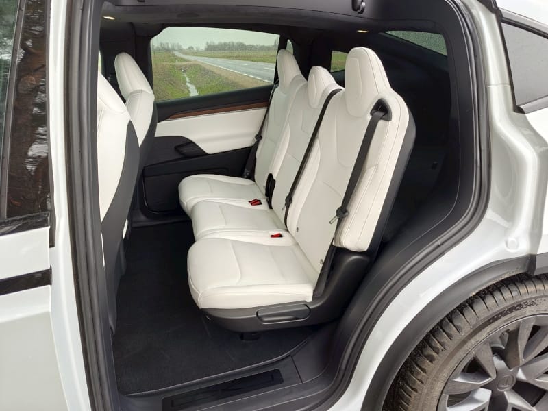 2024 Tesla Model X - kanapa