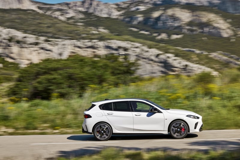 2025 BMW 1 - bok