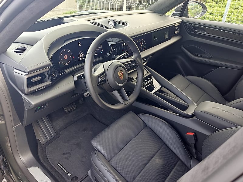 2024 nowe Porsche Macan 4S EV - kokpit