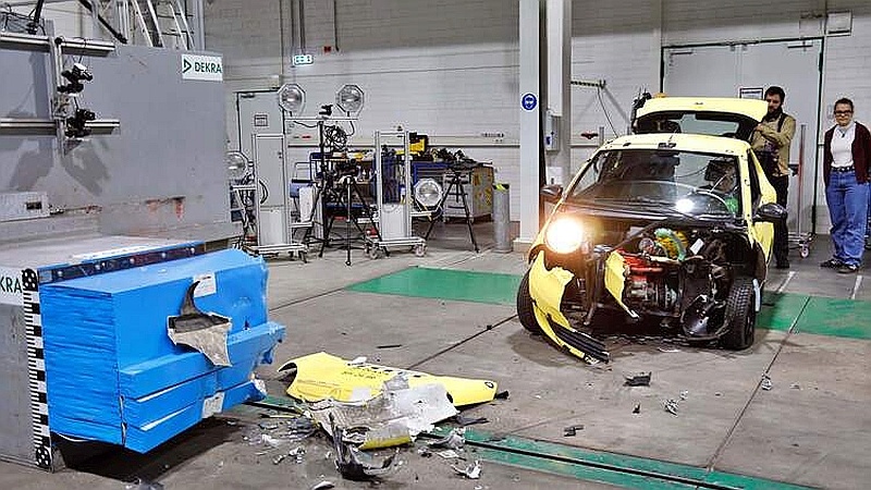 Crash test mikrosamochodów - Aixiam Acces