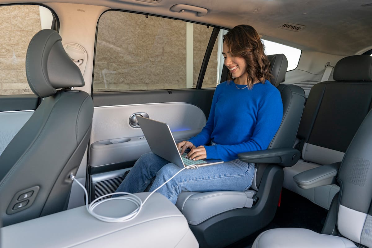 Hyundai IONIQ 9 wnętrze praca